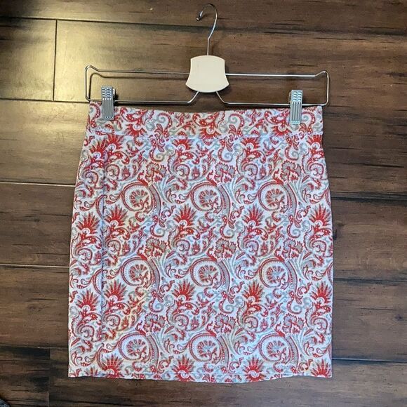 Free People Bodycon Skirt Size Small EUC - Red, Silver, White Festive Print - Picture 6 of 9